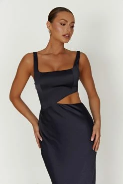 Gianna Maxi Dress - Midnight Navy -Meshki Shop 20230317 meshki ecomm linen katie1609